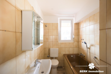 VERKAUFT – BERK Immobilien – geflegte 4- Zimmer Wohnung in Top Lage von Aschaffenburg - Bad (115524)