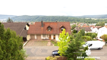 BERK Immobilien – Einfamilienhaus zum Wohlfühlen mit Panoramablick & Waldrandlage in Klingenberg/Röllfeld - Ausblick (116638)