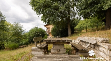 BERK Immobilien – Einfamilienhaus zum Wohlfühlen mit Panoramablick & Waldrandlage in Klingenberg/Röllfeld - Seitenansicht (116631)