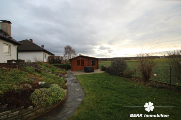 BERK Immobilien – Gepflegtes Einfamilienhaus mit schönem Garten in unverbaubarer Feldrandlage - Garten (116334)