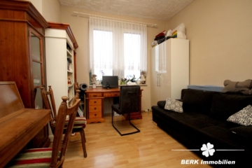 BERK Immobilien – Attraktive Renditeimmobilie: Voll vermietetes Wohn- und Geschäftshaus in zentraler Stadtlage - Kinder-/Arbeitszimmer 2.OG (114974)