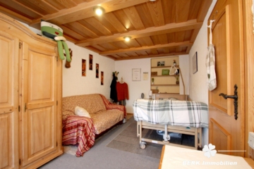 BERK Immobilien – Wohnhaus mit Herz: Gemütlichkeit und Scheune auf großem Grundstück - Gästezimmer (116022)