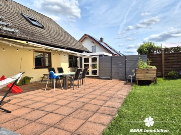 *VERKAUFT* BERK Immobilien – frisch sanierte & sonnige 4-Zimmer-Wohnung mit Balkon, Terrasse & Garten in Krombach - Terrasse (115371)