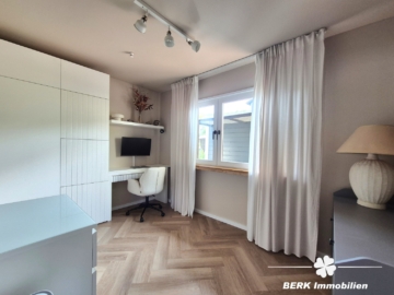 *VERKAUFT* BERK Immobilien – frisch sanierte & sonnige 4-Zimmer-Wohnung mit Balkon, Terrasse & Garten in Krombach - Büro (115368)