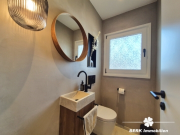 *VERKAUFT* BERK Immobilien – frisch sanierte & sonnige 4-Zimmer-Wohnung mit Balkon, Terrasse & Garten in Krombach - Gäste-WC (115369)