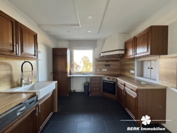 BERK Immobilien – Modernisiertes Einfamilienhaus mit Charme und Potenzial in Mömbris-Gunzenbach - Küche (115619)