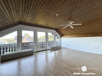 BERK Immobilien – Modernisiertes Einfamilienhaus mit Charme und Potenzial in Mömbris-Gunzenbach - Schlafen OG (115621)