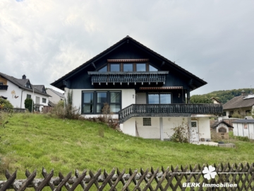 BERK Immobilien – Modernisiertes Einfamilienhaus mit Charme und Potenzial in Mömbris-Gunzenbach - Ansicht Front (115610)