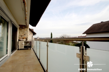 BERK Immobilien – Großzügig und Hell – 5 – Zimmer Eigentumswohnung in ruhiger Lage von Stockstadt - Balkon (114954)
