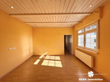 BERK Immobilien – Charmante Doppelhaushälfte mit vielseitigen Nutzungsmöglichkeiten in Offenbach-Bürgel - Bild (115020)