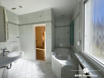 BERK Immobilien – Charmante Doppelhaushälfte mit vielseitigen Nutzungsmöglichkeiten in Offenbach-Bürgel - Bild (115028)