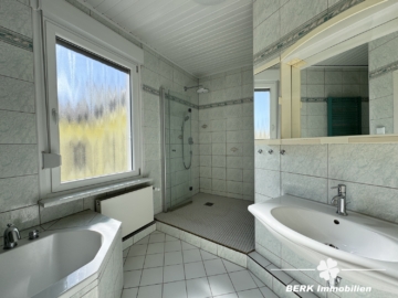 BERK Immobilien – Charmante Doppelhaushälfte mit vielseitigen Nutzungsmöglichkeiten in Offenbach-Bürgel - Bild (115027)