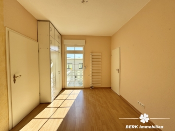 BERK Immobilien – Charmante Doppelhaushälfte mit vielseitigen Nutzungsmöglichkeiten in Offenbach-Bürgel - Bild (115019)