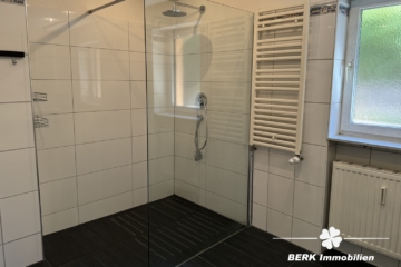 BERK Immobilien – Mehrfamilienhaus mit vielen Möglichkeiten – Selbstnutzer oder Kapitalanlage in Hardheim – Bretzingen - BERK Immobilien - Badezimmer (115770)