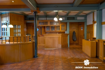BERK Immobilien – Historisches Gebäude mit Gastgewerbe und Wohnung in Leidersbach - Gastraum (116486)