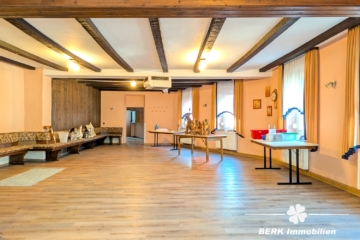 BERK Immobilien – Historisches Gebäude mit Gastgewerbe und Wohnung in Leidersbach - Veranstaltungsraum (116490)