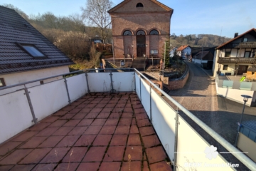BERK Immobilien – Historisches Gebäude mit Gastgewerbe und Wohnung in Leidersbach - Dachterrasse (116495)