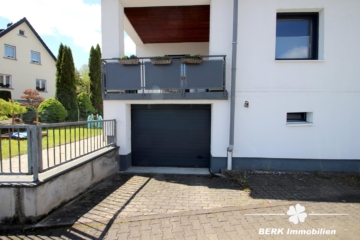 BERK Immobilien – Top gepflegtes ZFH mit gemütlichem Garten in schöner Lage von Laufach - Garage (115574)