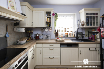 BERK Immobilien – gemütliche 3-Zimmer-Erdgeschosswohnung mit großer Terrasse, Balkon & Gartenzugang - Küche (116662)
