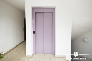 BERK Immobilien – gemütliche 3-Zimmer-Erdgeschosswohnung mit großer Terrasse, Balkon & Gartenzugang - Aufzug / Flur (116678)