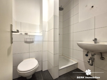 *VERKAUFT* BERK Immobilien – gepflegte und gut geschnittene 4-Zimmer-ETW in zentraler Lage von Kleinostheim - Innenliegendes Bad (115634)