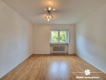 *VERKAUFT* BERK Immobilien – gepflegte und gut geschnittene 4-Zimmer-ETW in zentraler Lage von Kleinostheim - Zimmer II (115635)