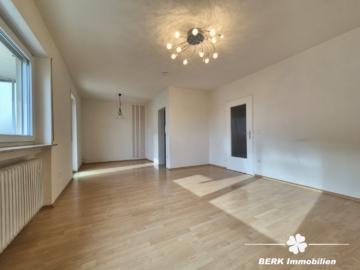 *VERKAUFT* BERK Immobilien – gepflegte und gut geschnittene 4-Zimmer-ETW in zentraler Lage von Kleinostheim - Wohn- Essbereich (115627)