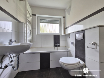 *VERKAUFT* BERK Immobilien – gepflegte und gut geschnittene 4-Zimmer-ETW in zentraler Lage von Kleinostheim - Tageslicht-Bad (115631)