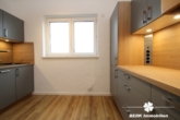 Küche - BERK Immobilien – Stilvolle DG-Wohnung für Singles & Paare im Erstbezug am Ortsrand inkl. Tiefgarage
