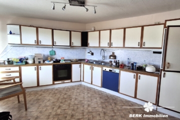 RESERVIERT – Charmantes Einfamilienhaus direkt am Weinberg in sonniger Lage von Großheubach - Küche (115957)