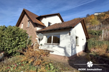 RESERVIERT – Charmantes Einfamilienhaus direkt am Weinberg in sonniger Lage von Großheubach - Außenansicht (115952)