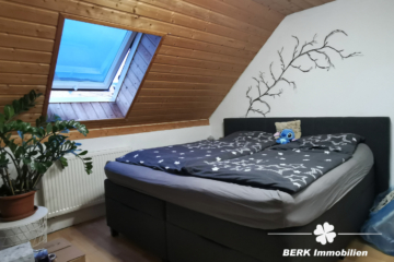 BERK Immobilien – Zwei in einem als Kapitalanlage: Zwei Wohneinheiten, ca. 6 % Rendite in Eschau - Schlafzimmer linkes Haus (116172)