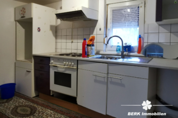 BERK Immobilien – Zwei in einem als Kapitalanlage: Zwei Wohneinheiten, ca. 6 % Rendite in Eschau - Küche rechtes Haus (116177)