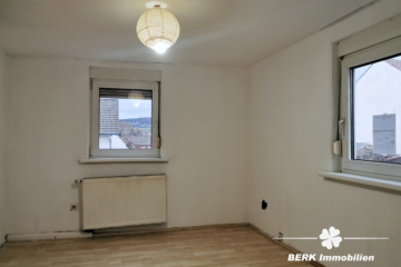 BERK Immobilien – Zwei in einem als Kapitalanlage: Zwei Wohneinheiten, ca. 6 % Rendite in Eschau - Zimmer rechtes Haus (116175)