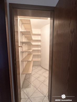 BERK Immobilien – Etagenwohnung in Karlstein mit eigenem Kellerabteil und zwei Stellplätzen - Abstellraum (116736)
