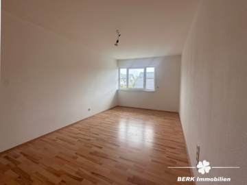 BERK Immobilien – Etagenwohnung in Karlstein mit eigenem Kellerabteil und zwei Stellplätzen - Zimmer 2 (116735)