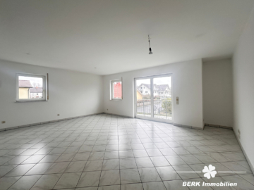 BERK Immobilien – Etagenwohnung in Karlstein mit eigenem Kellerabteil und zwei Stellplätzen - Wohnzimmer (116731)