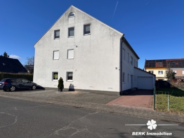 BERK Immobilien – Etagenwohnung in Karlstein mit eigenem Kellerabteil und zwei Stellplätzen - Stellplätze (116743)