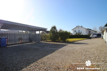 BERK Immobilien – Baugrundstück mit ca. 360 m² in Haibach mit traumhaftem Weitblick - Grundstück von hinten (116652)