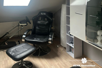 BERK Immobilien – Vermietetes Dreifamilienhaus als Kapitalanlage in Leidersbach - Wohnzimmer DG (116151)