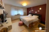 Schlafzimmer OG - BERK Immobilien – Vermietetes Dreifamilienhaus als Kapitalanlage in Leidersbach