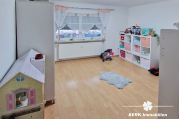BERK Immobilien – Vermietetes Dreifamilienhaus als Kapitalanlage in Leidersbach - Kinderzimmer EG (116133)