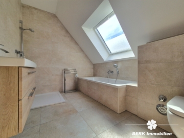 *RESERVIERT* BERK Immobilien – bezugsfertige & gemütliche Maisonette-Wohnung mit 3 Zimmern im Herzen von Obernau - Tageslichtbad DG (115560)