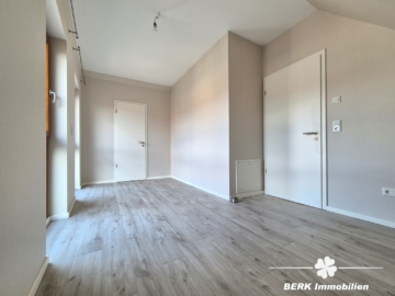 *RESERVIERT* BERK Immobilien – bezugsfertige & gemütliche Maisonette-Wohnung mit 3 Zimmern im Herzen von Obernau - Schlafzimmer II DG (115565)