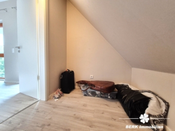 *RESERVIERT* BERK Immobilien – bezugsfertige & gemütliche Maisonette-Wohnung mit 3 Zimmern im Herzen von Obernau - Kammer DG (115566)