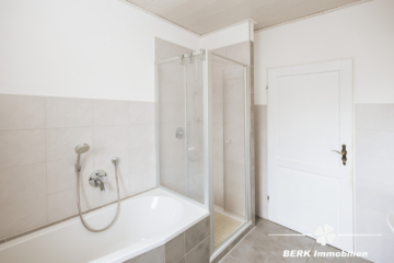 *Reserviert*BERK Immobilien – großzügiges Wohnhaus in Mömbris-Rothengrund mit zwei abgetrennten Wohneinheiten - OG Bad (116275)
