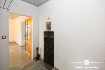 *Reserviert*BERK Immobilien – großzügiges Wohnhaus in Mömbris-Rothengrund mit zwei abgetrennten Wohneinheiten - OG Flur (116270)
