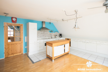 *Reserviert*BERK Immobilien – großzügiges Wohnhaus in Mömbris-Rothengrund mit zwei abgetrennten Wohneinheiten - DG Küche (116278)