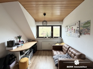 BERK Immobilien – Großzügige 4-Zimmer-Eigentumswohnung mit Balkon & Ausbaupotenzial in Mespelbrunn-Hessenthal - Bild (116202)