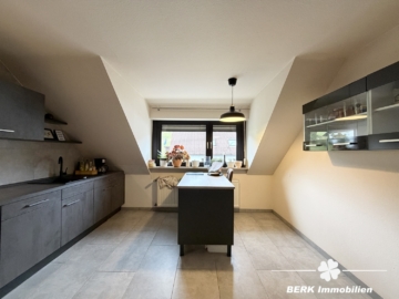 BERK Immobilien – Großzügige 4-Zimmer-Eigentumswohnung mit Balkon & Ausbaupotenzial in Mespelbrunn-Hessenthal - Bild (116196)